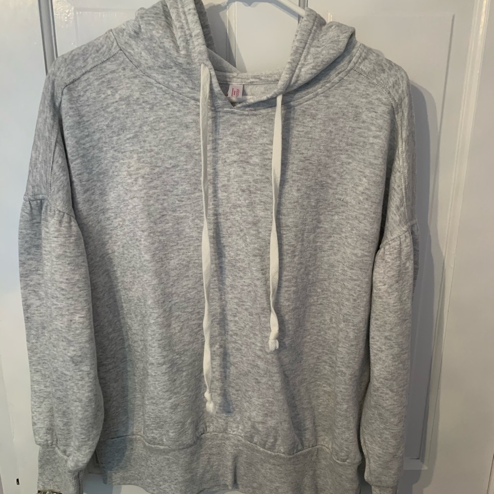 Sweatshirt with cute sleeves